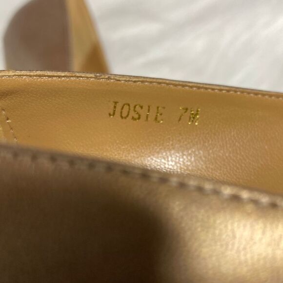 Bakers Gold Leather Josie Pointed Toe Heel Size 7 - Picture 9 of 10